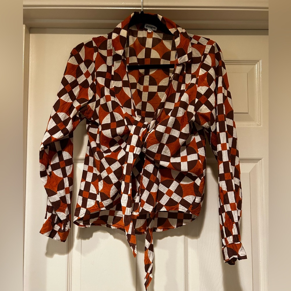 Gimaguas top tie at the fron
